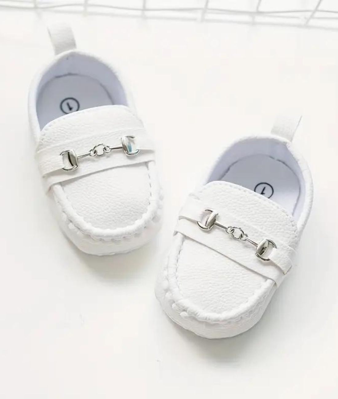 Mocassins Effet Cuir Grainé Avec Mors Argentés Pour Bébé - Le Mocassin