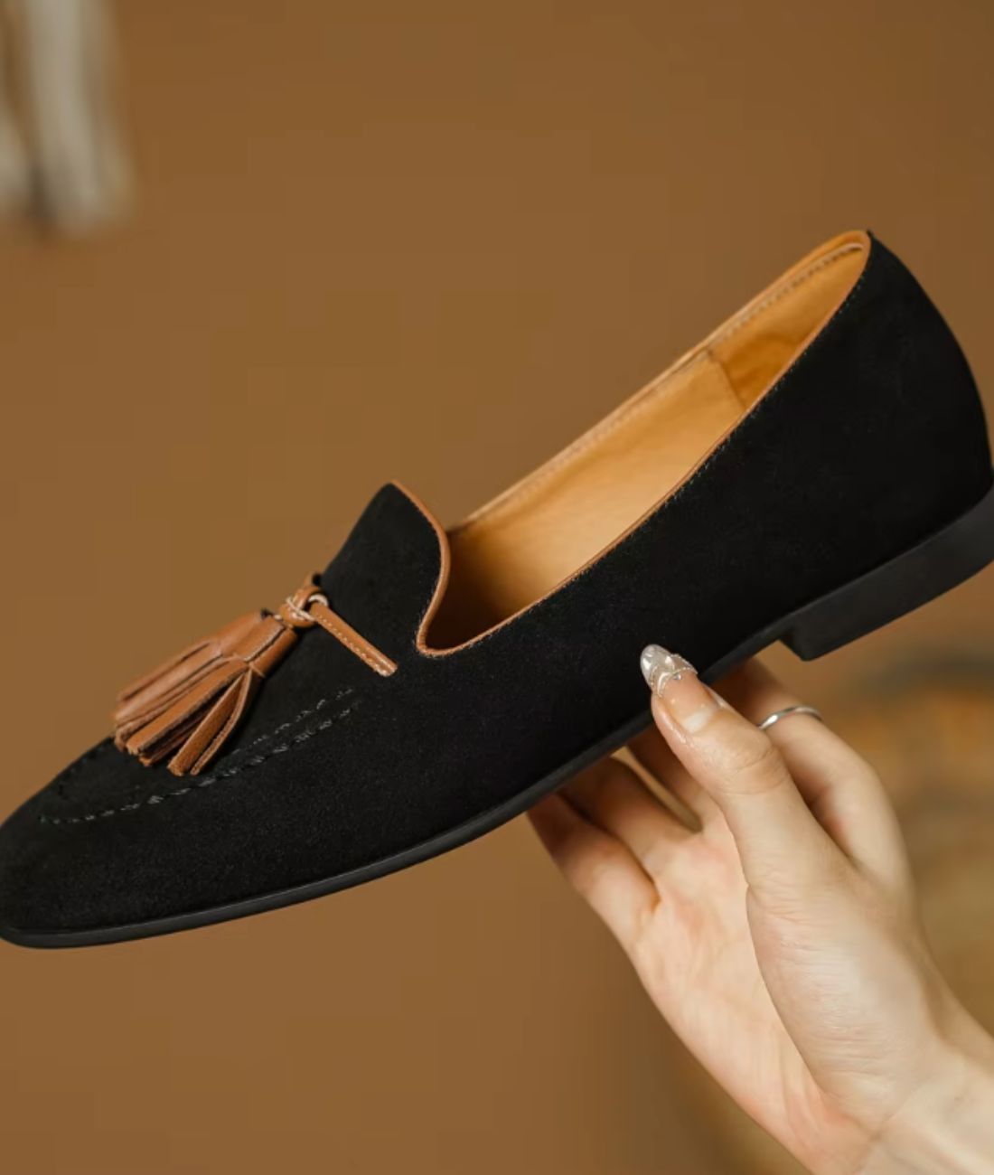 Mocassins À Glands Noirs Daim Pour Femme - Le Mocassin