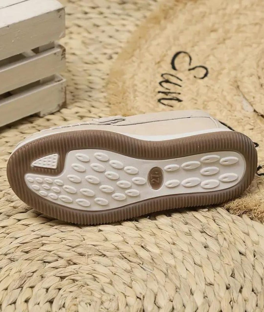 Mocassins En Tissu De Couleur Neutre Pour Garcons Le Mocassin